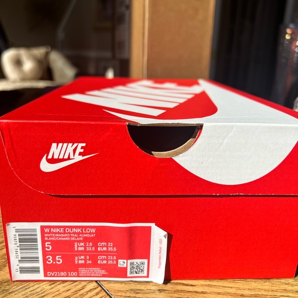 SOLD Brand New Nike Dunk Teal Zeal For Sale! Never worn. Women’s Size 5. - Picture 8 of 8